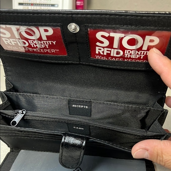 Mundi Black Leather Wallet with Secure Clasp - Picture 5 of 8